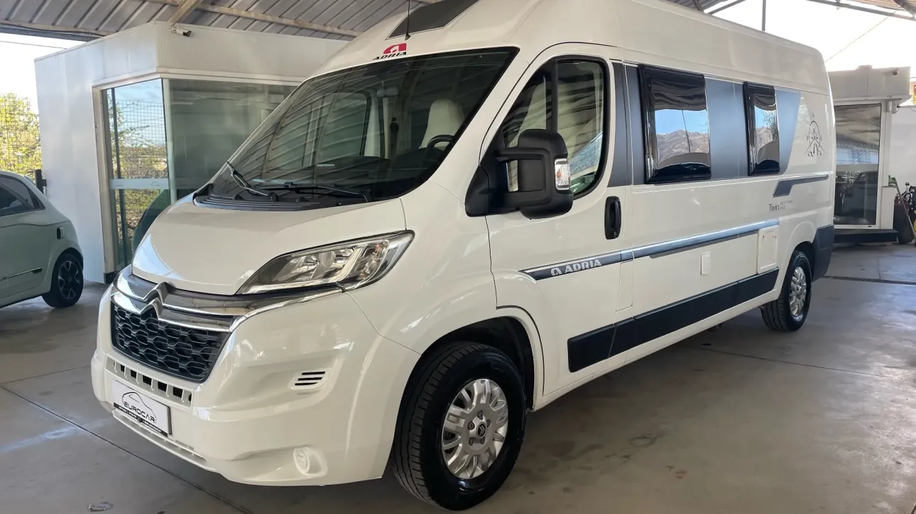Adria Twin 600 SPT Family - Autocaravana Venda Aluguer Caravanas